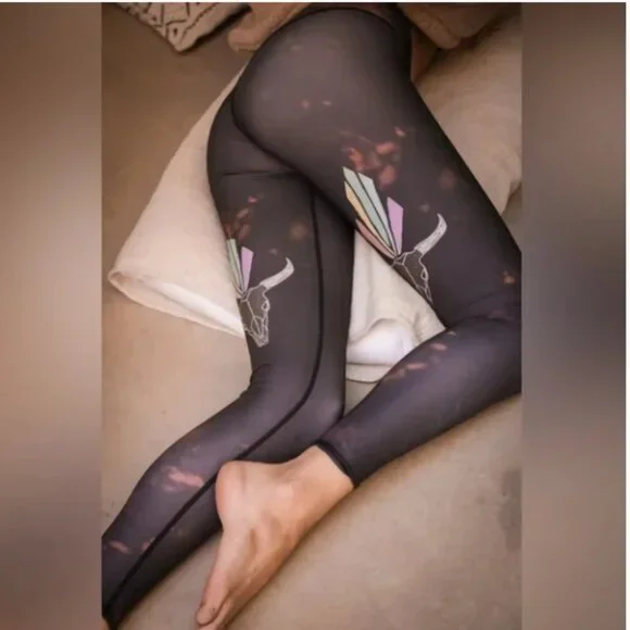 NEW! TEEKI 'Buffalo Princess' High Rise Skull Hot Pant Leggings (S) - Picture 2 of 5